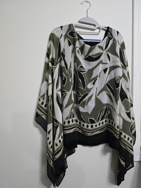 Olive Green & White Abstract Printed Poncho